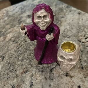 Small Grimm ripper and skull candle